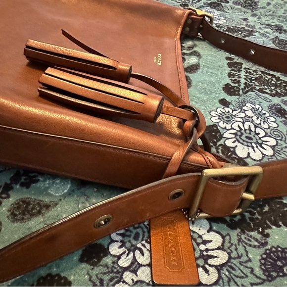 Authentic Coach Large Leather Tote - Picture 3 of 5